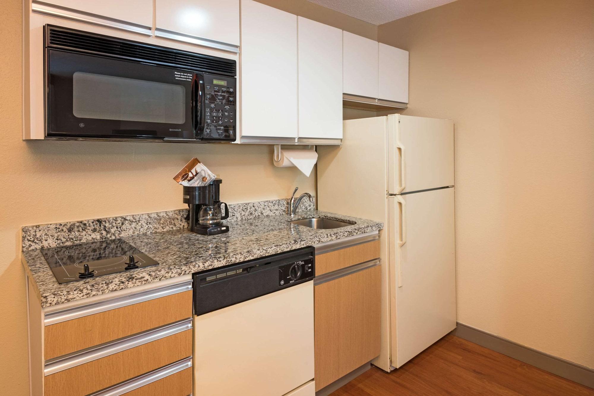 Mainstay Suites Cincinnati Blue Ash Exterior photo