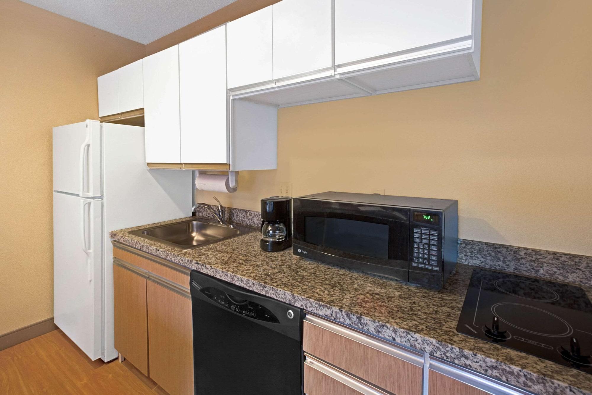 Mainstay Suites Cincinnati Blue Ash Exterior photo