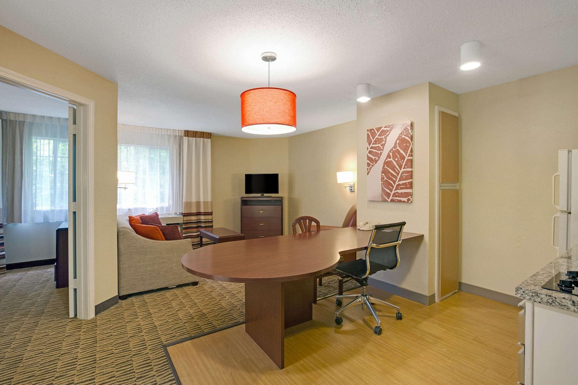 Mainstay Suites Cincinnati Blue Ash Exterior photo
